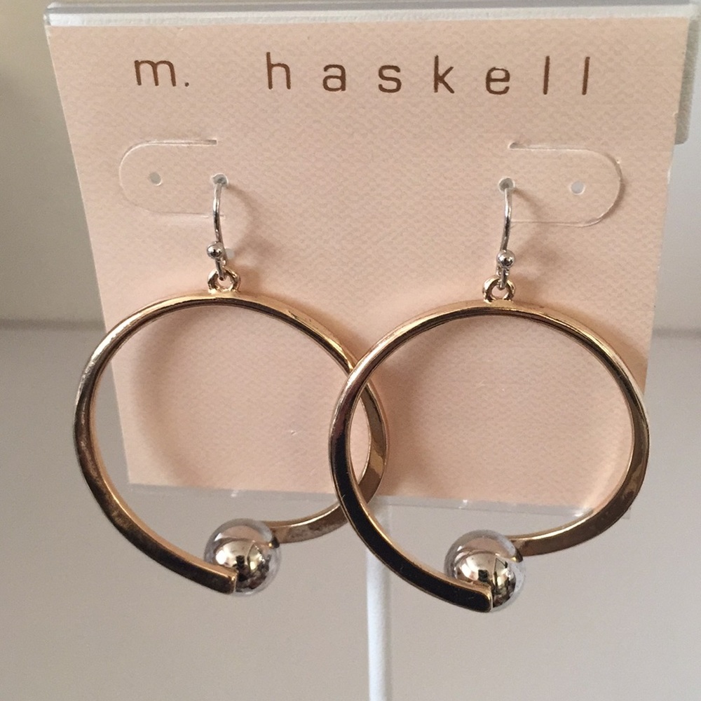 Gold fashion earrings